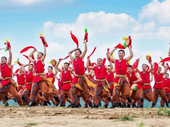 Traditional Chinese dance moves spark viral imitation trend