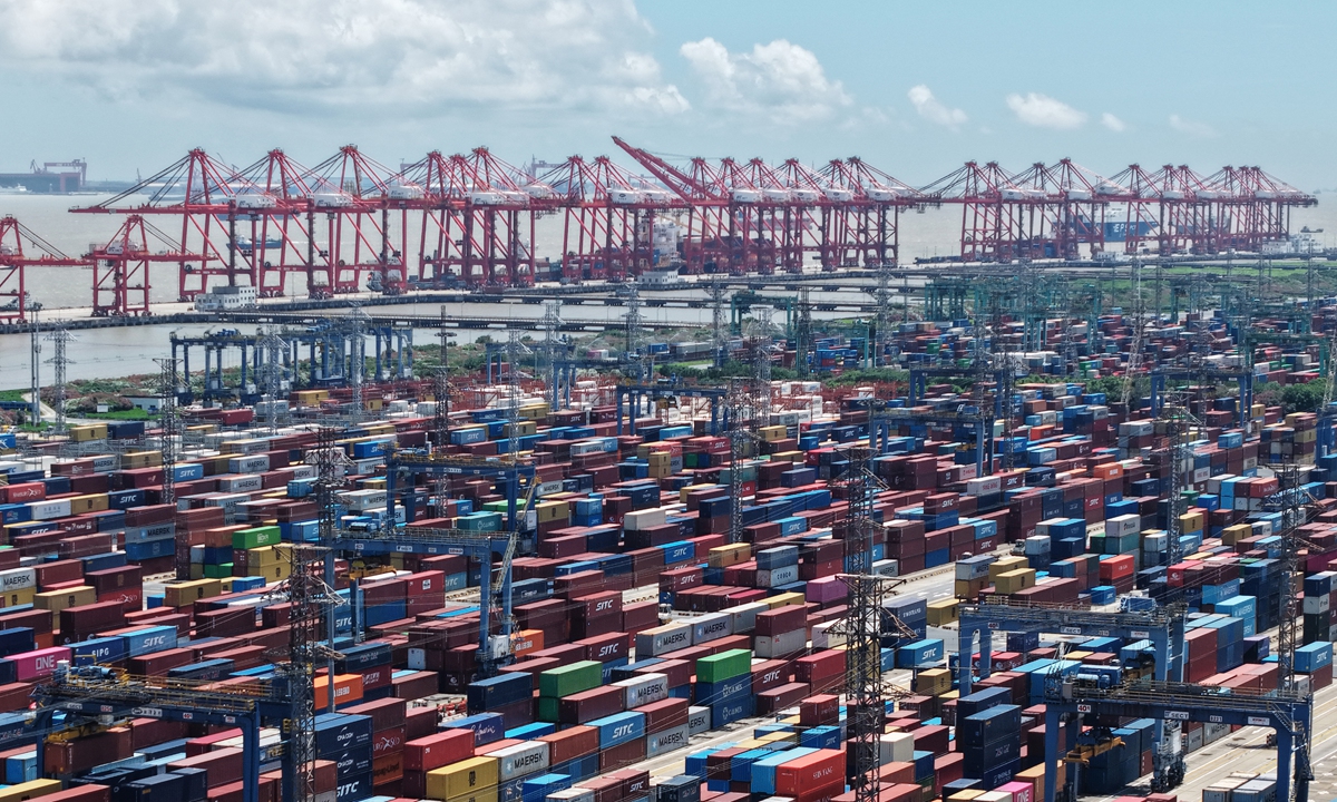 Shanghai Port container terminal for foreign trade is busy with operations on August 12, 2025. Photo: VCG
