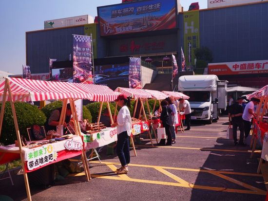 A cool cultural crafts market in Beijing