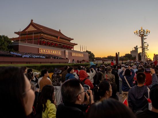 China celebrates 77th National Day with record travel rush