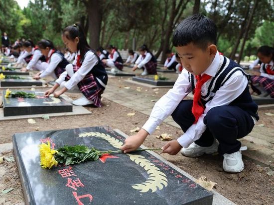 Commemorative events held across China to mark Martyrs' Day
