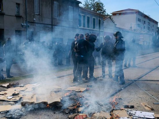 Over 400 French schools closed ahead of nationwide student protests