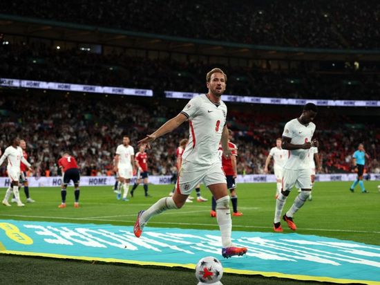 Spain fight back to beat Croatia, Kane adds to record for England
