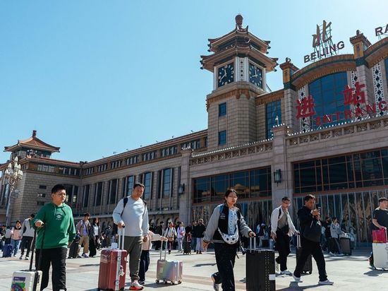 China's railways record more than 250 mln passenger trips during Mid-Autumn Festival, National Day holidays