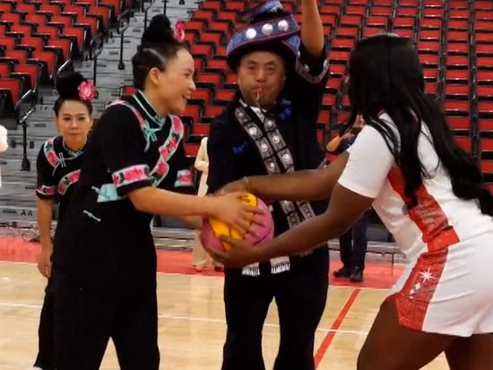 Chinese aunties show their spin on basketball