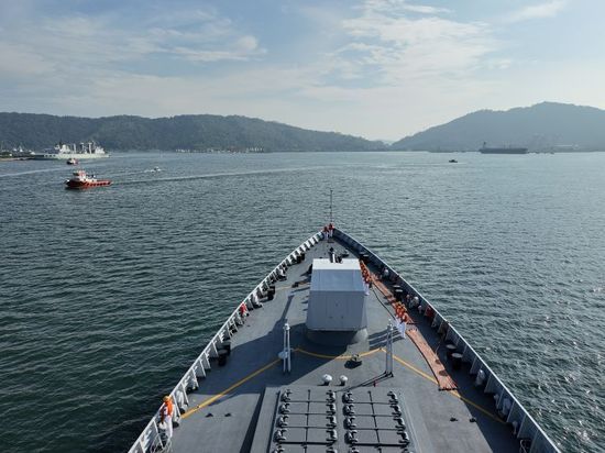 Chinese naval escort task group arrives in Malaysia for goodwill visit