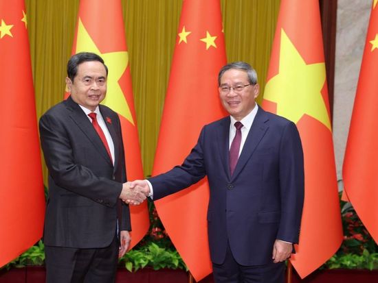 Chinese premier meets Vietnam's National Assembly chairman