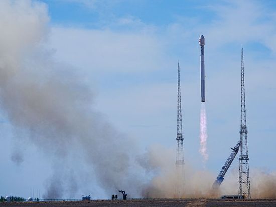 China's Zhuque-2E rocket launches 10 satellites into space