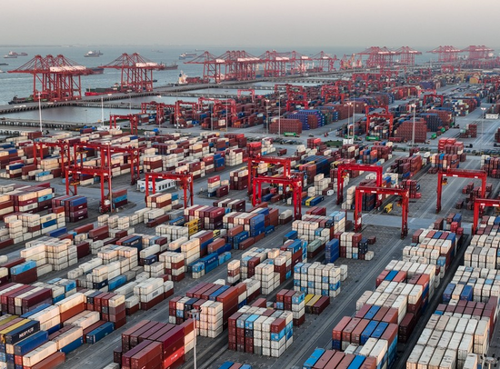 China's foreign trade expands 18.8 pct in first three quarters
