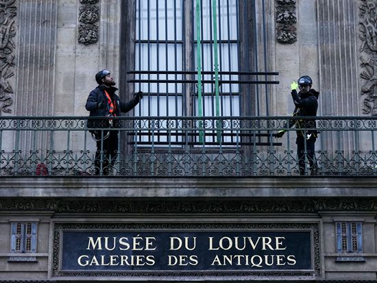 Louvre boss warns of closure risk without major renovations