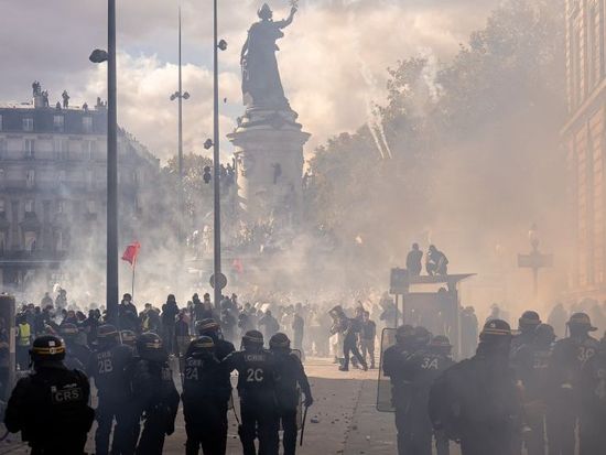Record 855 people detained over Paris protest violence