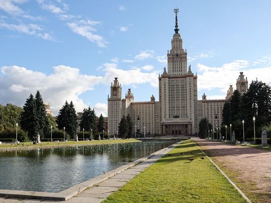 Moscow State University launches probe into student wearing Japanese wartime 'rising sun flag' in class: Chinese student association
