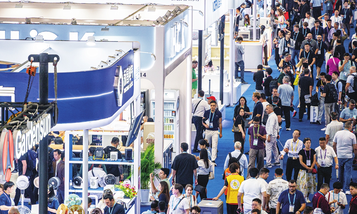 Buyers and exhibitors gather at the 140th Canton Fair in Guangzhou, South China's Guangdong Province, on October 16, 2026. Photo: VCG