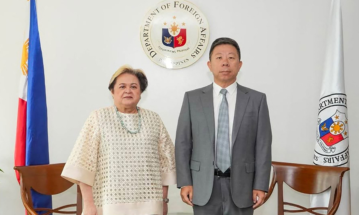 Chinese ambassador to the Philippines Jing Quan (right) and Philippine Secretary of Foreign Affairs (DFA) Ma. Theresa P. Lazaro Photo: VCG