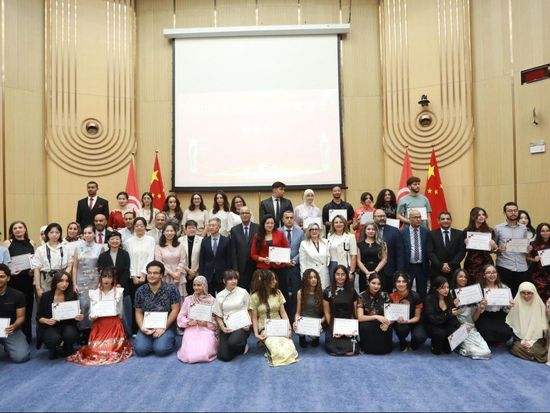 Tunisian high school students receive Chinese ambassador scholarships