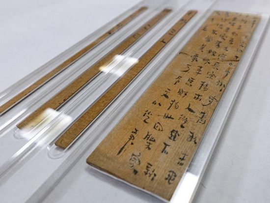 Conservators breathe new life into ancient relics in China's Hubei
