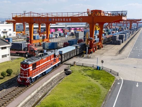 China-Europe freight train runs top 140,000 now, with total value of shipped goods exceeding $560 billion