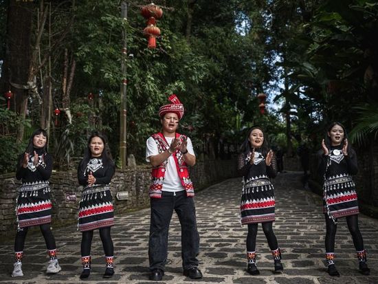 From embroidery to tourism, SW China's Yunnan turns ethnic traditions into opportunities