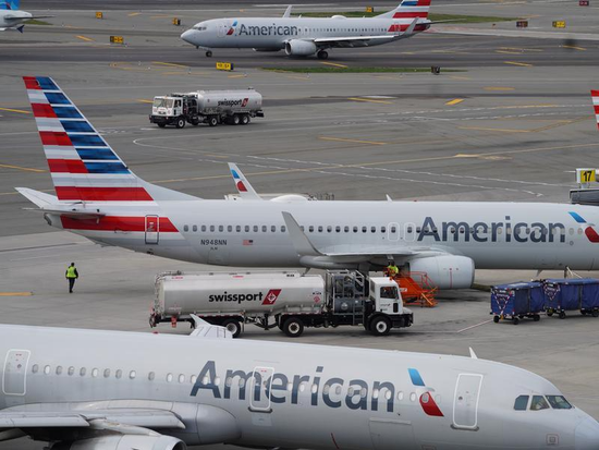 High fuel costs squeeze major US airlines' profits despite strong revenues