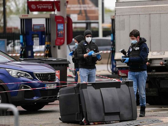 1 killed, 4 wounded in shooting near Paris