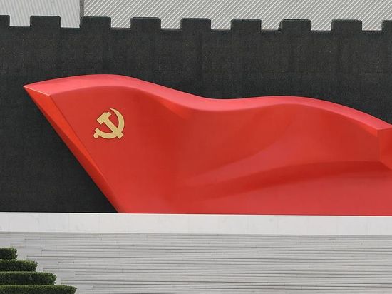 How does the CPC address the challenges of long-term governance?