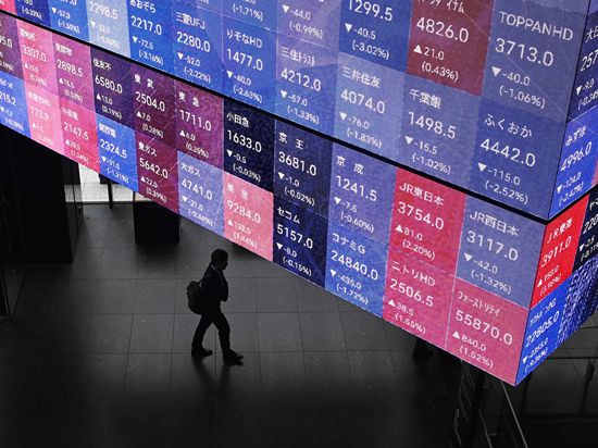 Tokyo stocks end mixed