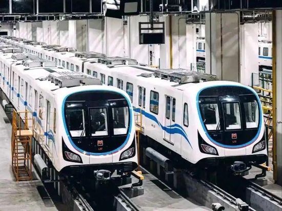 China's longest metro loop line enters full operation in Wuhan