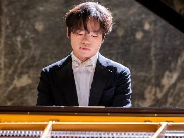 Feature: Chinese pianist performs Chopin underground in Polish salt mine