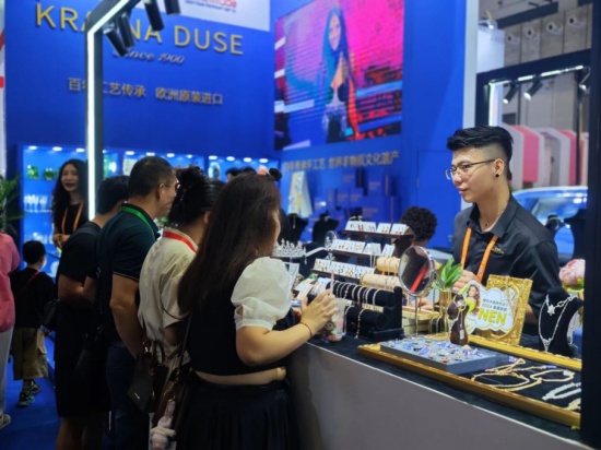 Fourth China International Consumer Products Expo showcases products, fosters cooperation