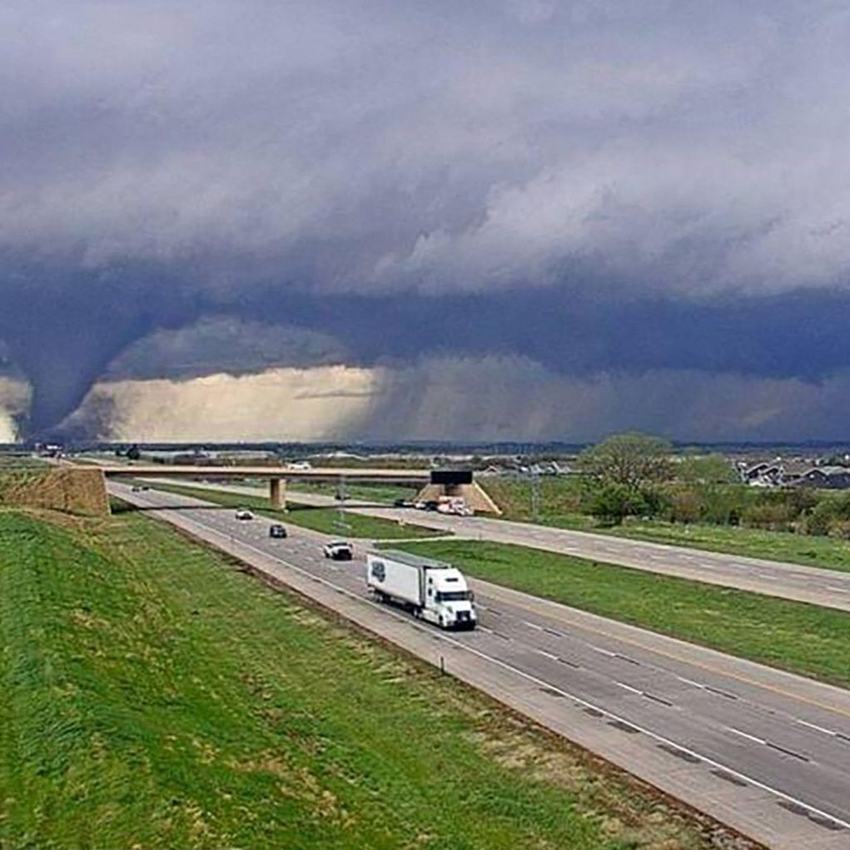 Dozens of tornadoes plow central US, at least 5 killed