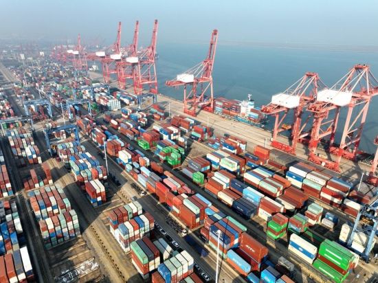 China's foreign trade up 5.7 pct in first four months