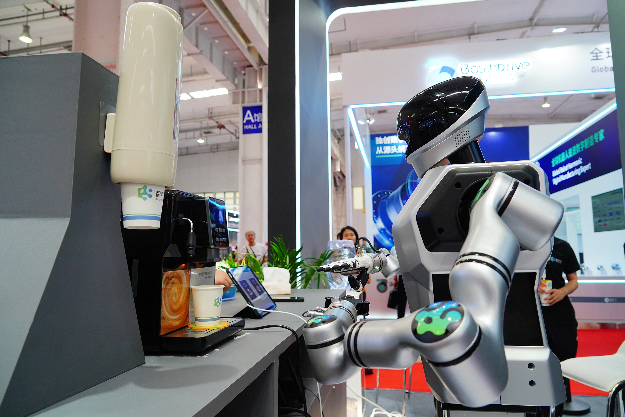 China remains world's largest industrial robot market