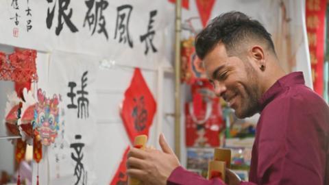 Venezuelan expat dedicated to promoting Tianjin cross-talk in Spanish-speaking world