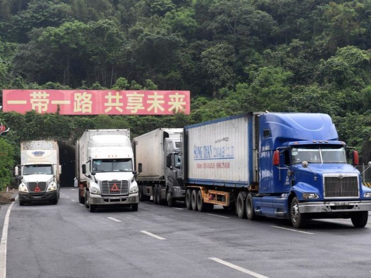 China, Vietnam open new int'l road transport route
