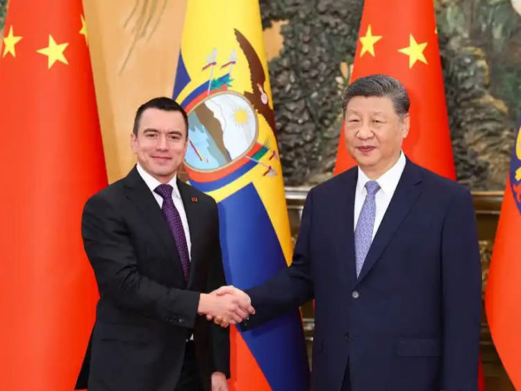 Xi meets Ecuadorian president