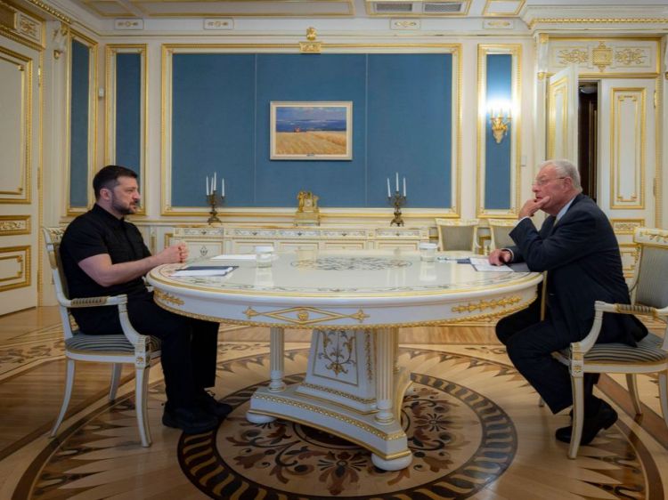 US envoy discuss defense support for Ukraine with Zelensky