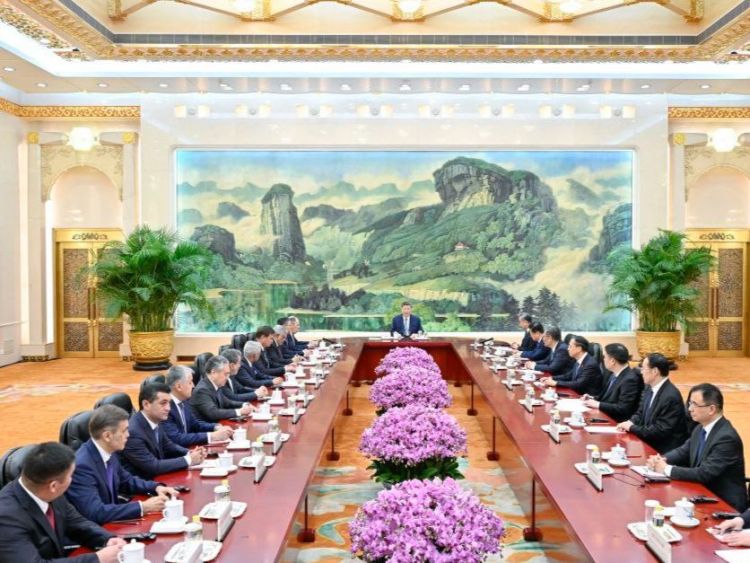 Xi meets heads of foreign delegations attending SCO council of foreign ministers meeting