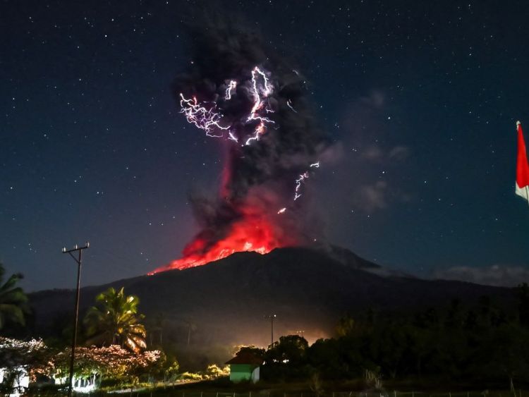 Mt. Lewotobi Laki-laki erupts again in Indonesia, spewing ash up to 18 km