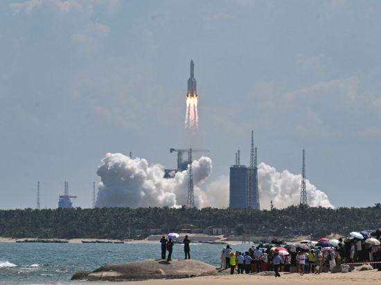 China launches new group of internet satellites