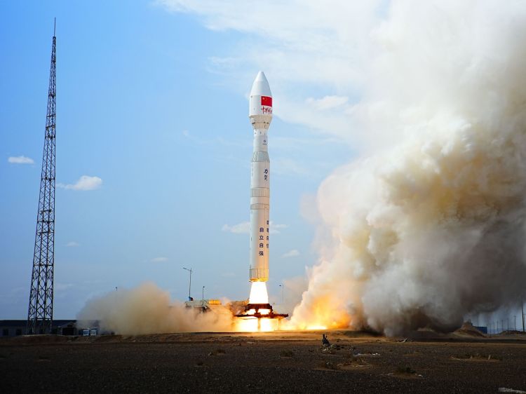 China's Lijian-1 rocket launches seven satellites
