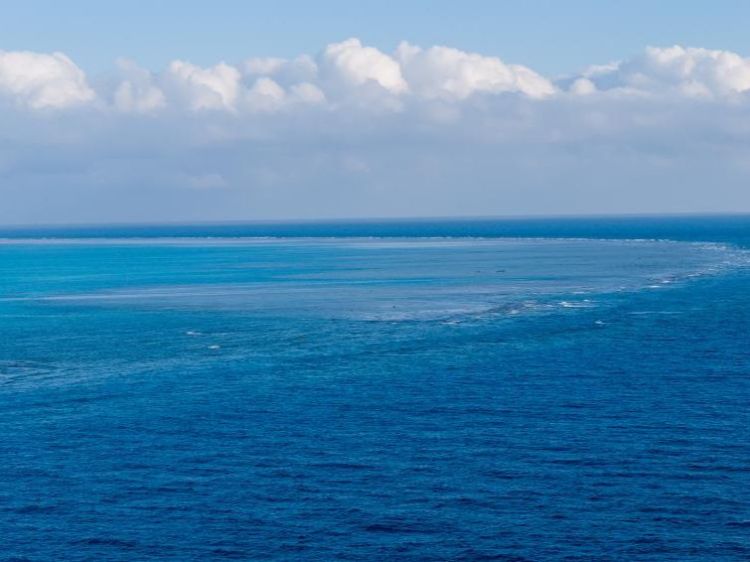 China Coast Guard takes control measures against Philippine vessels near Huangyan Dao