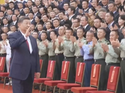 Xi meets representatives involved in V-Day commemorations