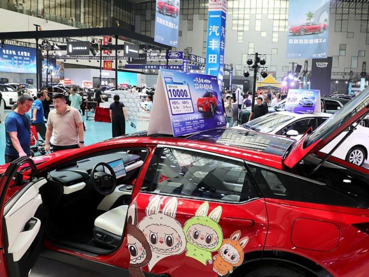 China unveils policy packages to further expand service consumption