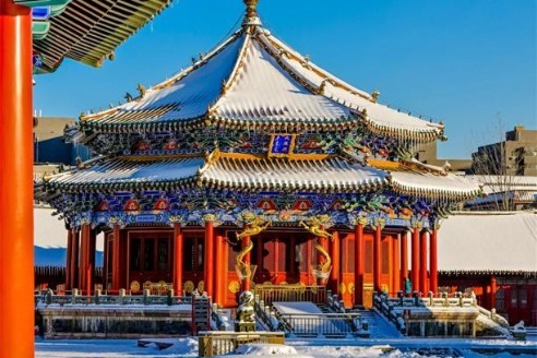 First snowfall of winter decorates Shenyang Imperial Palace