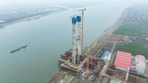 Libu Yangtze River road-rail bridge under construction in Jingzhou, China's Hubei