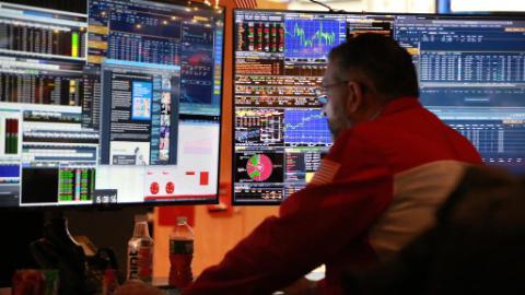 US stocks close lower