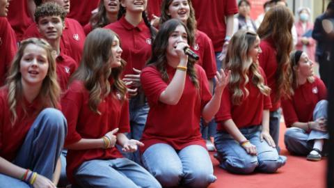 One Voice Children's Choir from US performs at Peking Union Medical College Hospital