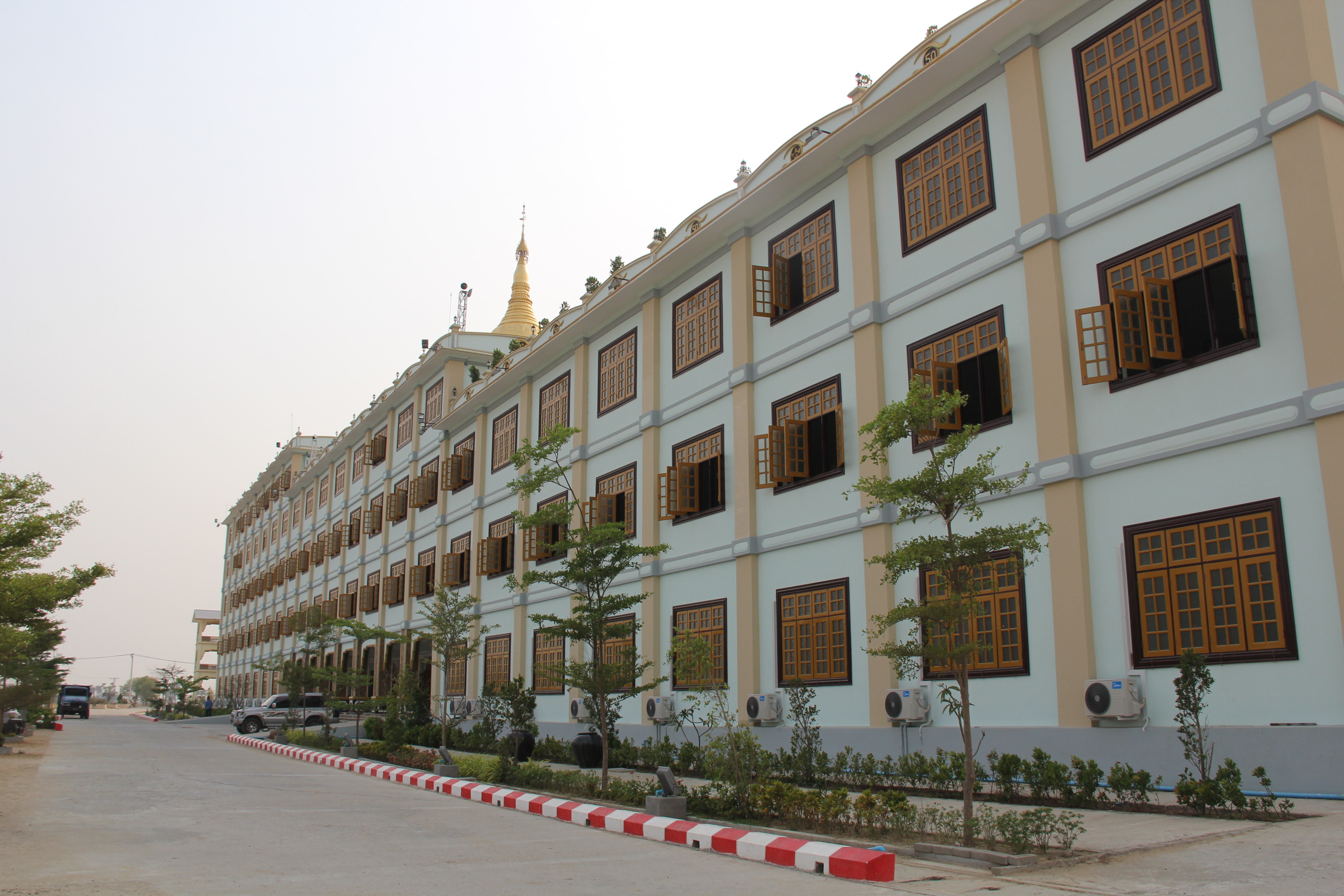 3. 实皆省敏目镇梯桑眼科医院，正在扩建新的治疗室和病房.JPG