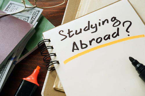 Study-abroad-studyportals-1024x683_副本.jpg