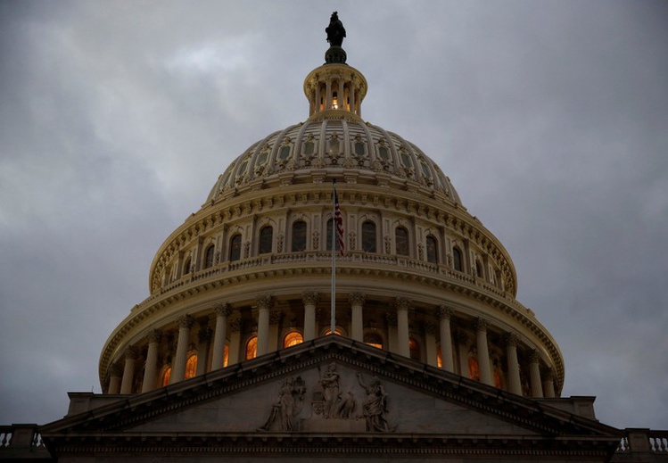2017-12-21T134233Z_2_LYNXMPEDBK16J-OUSTP_RTROPTP_3_NEWS-US-USA-CONGRESS-SHUTDOWN.JPG